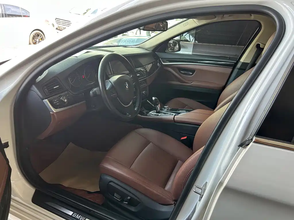 BMW 5 Series — миниатюра 5