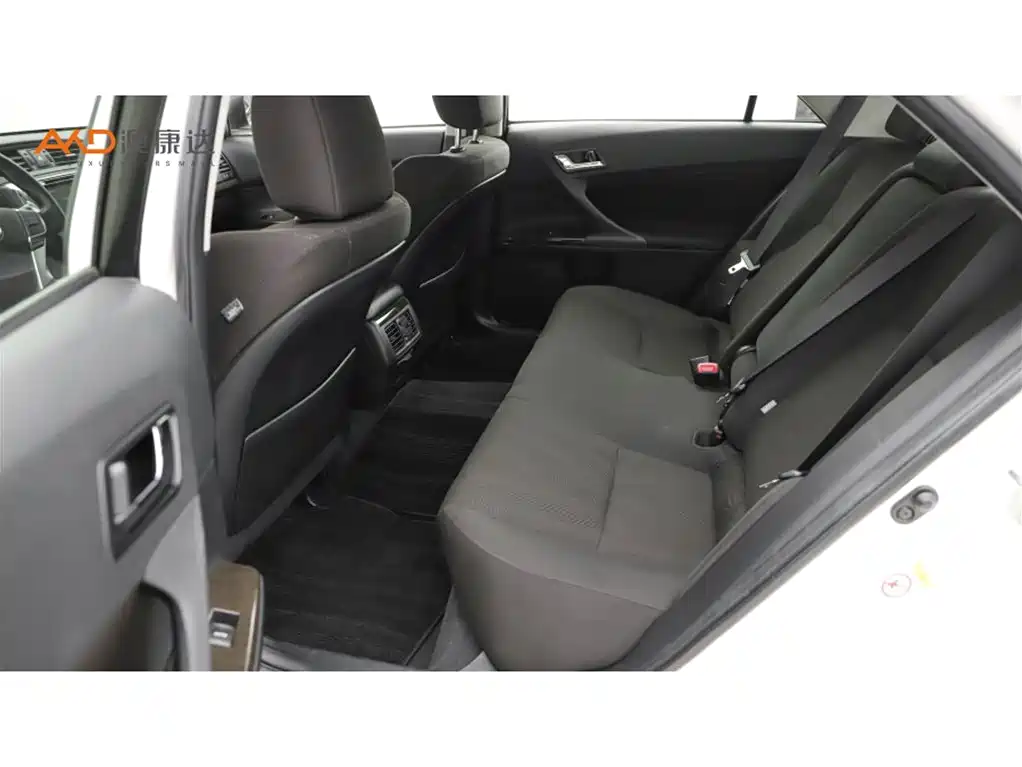 Toyota Reiz — миниатюра 7