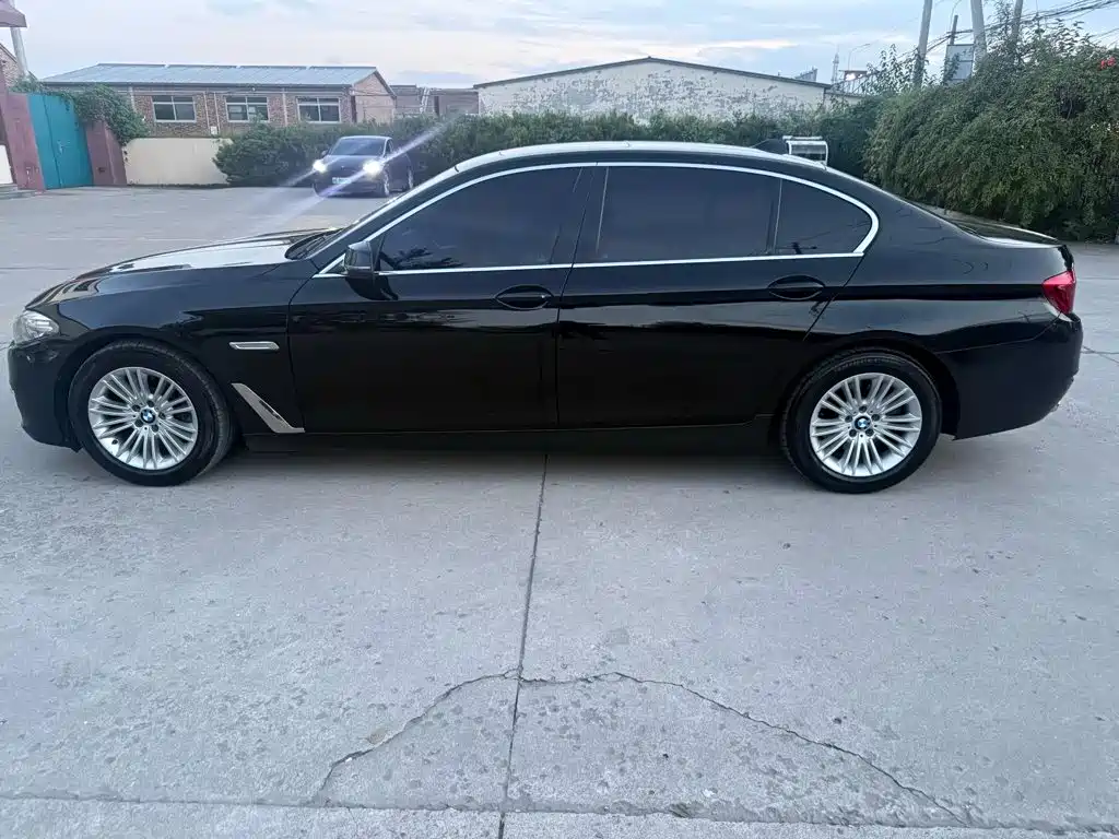 BMW 5 Series — миниатюра 3