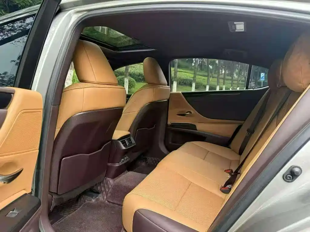 Lexus ES — миниатюра 6