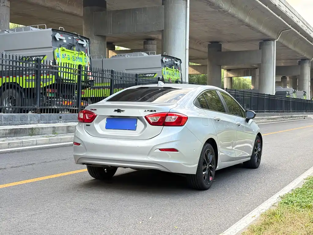 Chevrolet Cruze — миниатюра 5