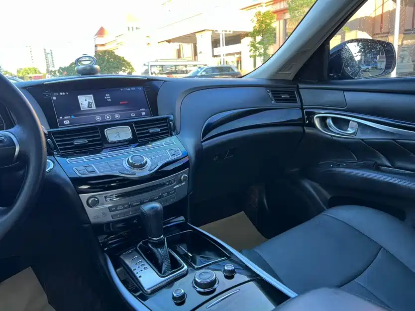 Infiniti Q70 — миниатюра 14