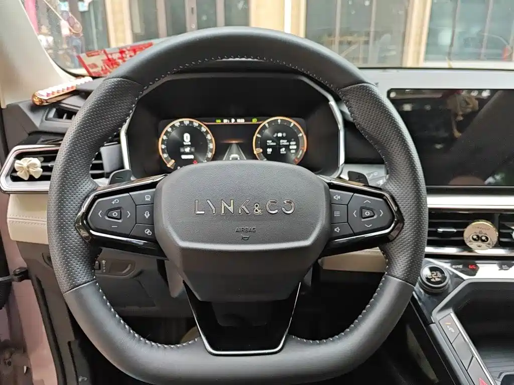 Lynk & Co 06 — миниатюра 7