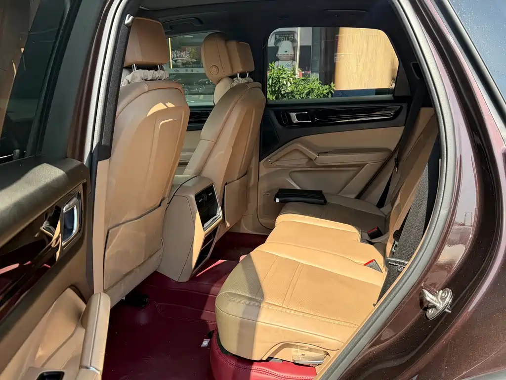 Porsche Cayenne — миниатюра 10