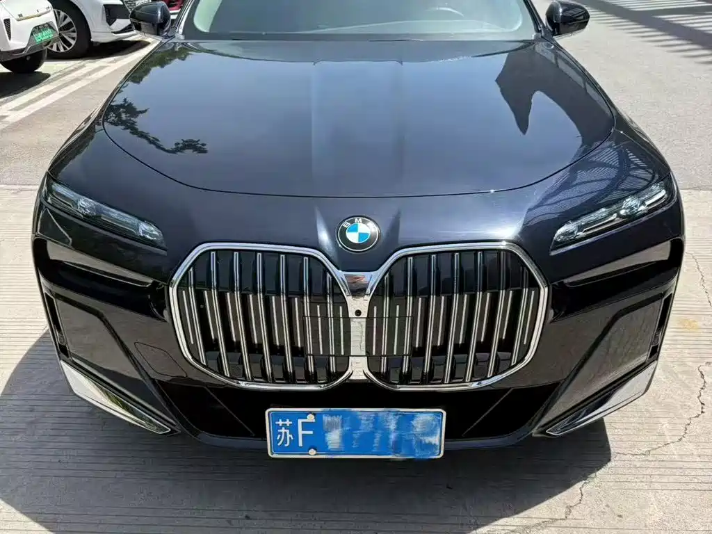 BMW 7 Series — миниатюра 2