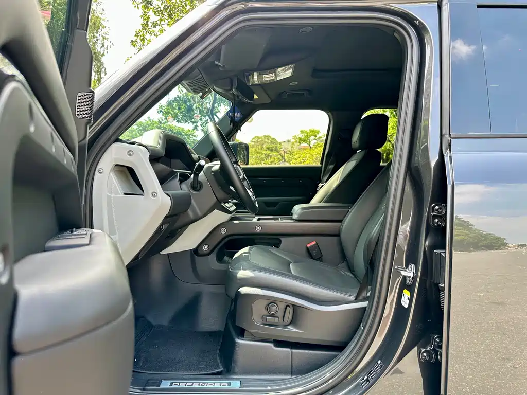 Land Rover Defender — миниатюра 12