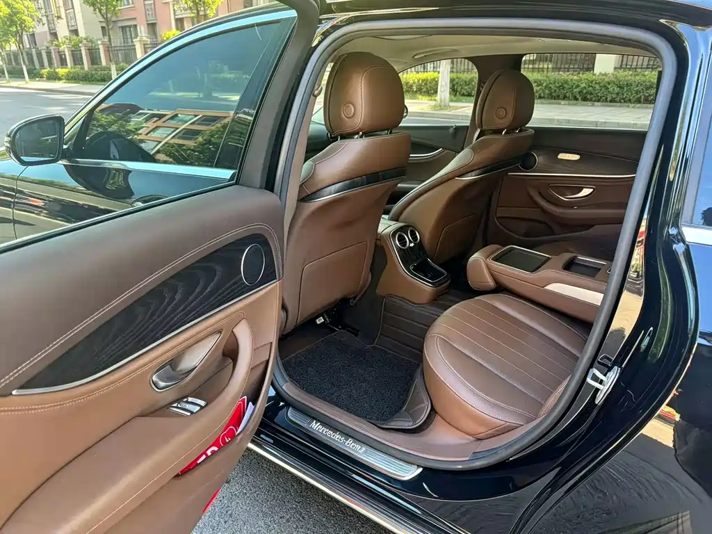 Mercedes-Benz E-Class — миниатюра 5