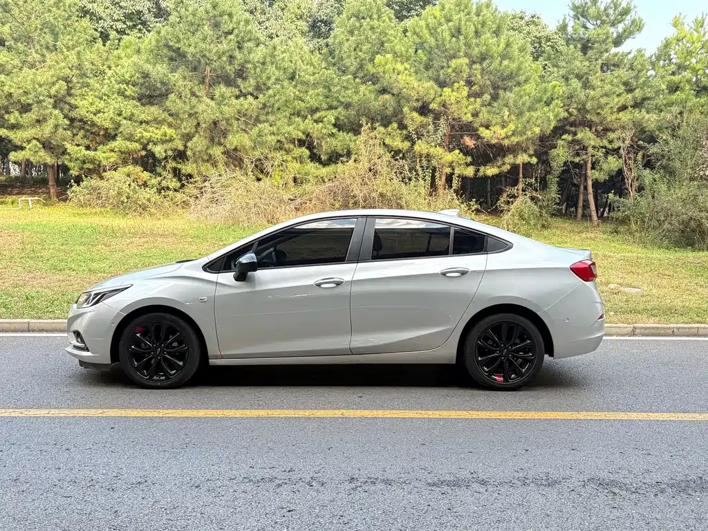 Chevrolet Cruze — миниатюра 6