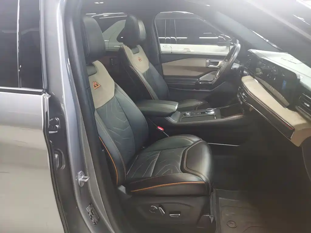 Ford Explorer — миниатюра 6
