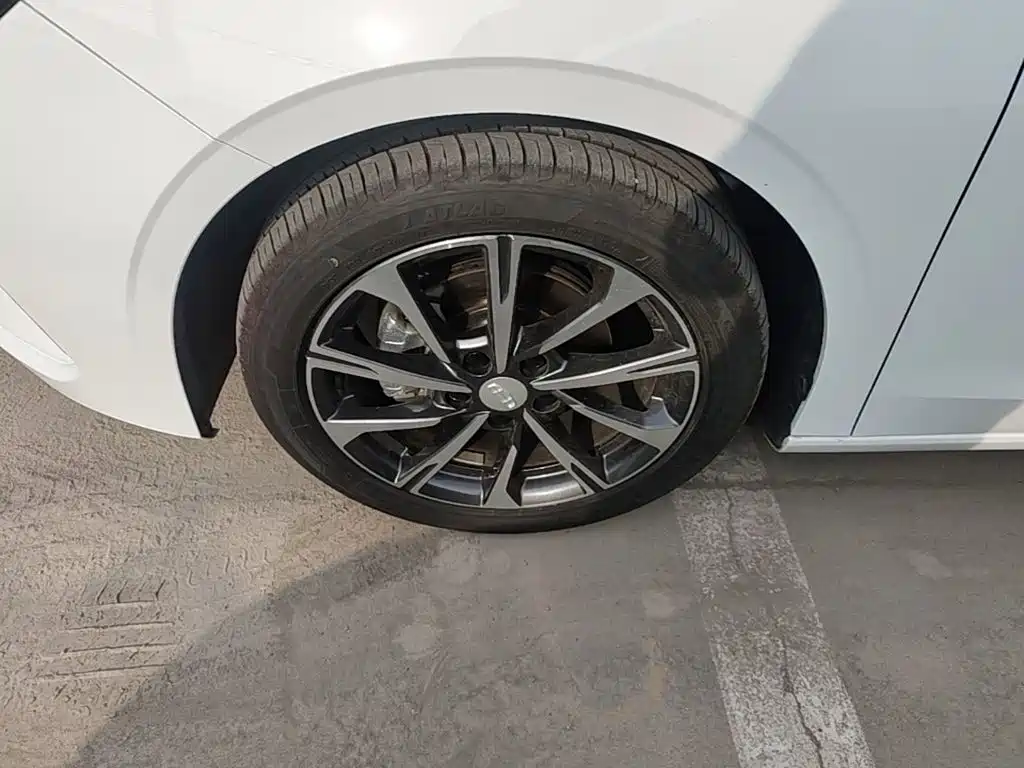 Geely Emgrand — миниатюра 23