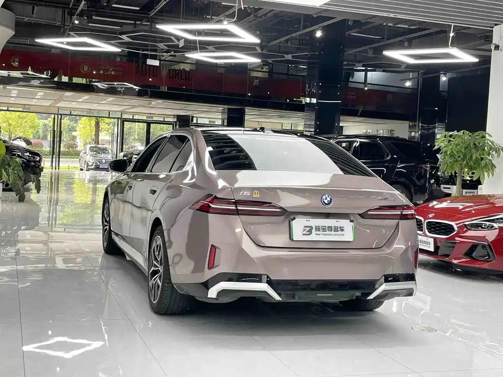 BMW i5 — миниатюра 10