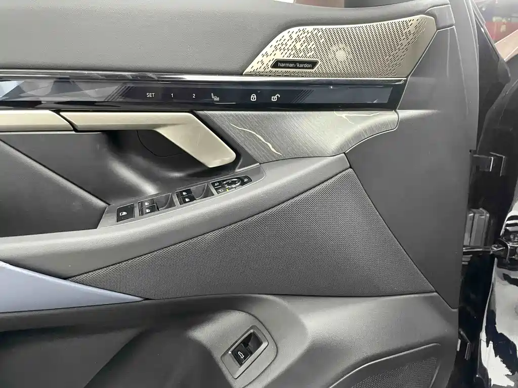 BMW i5 — миниатюра 13