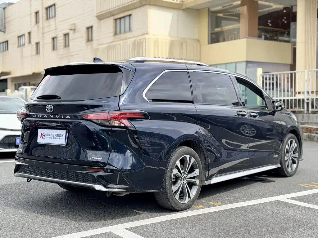 Toyota Granvia — миниатюра 7