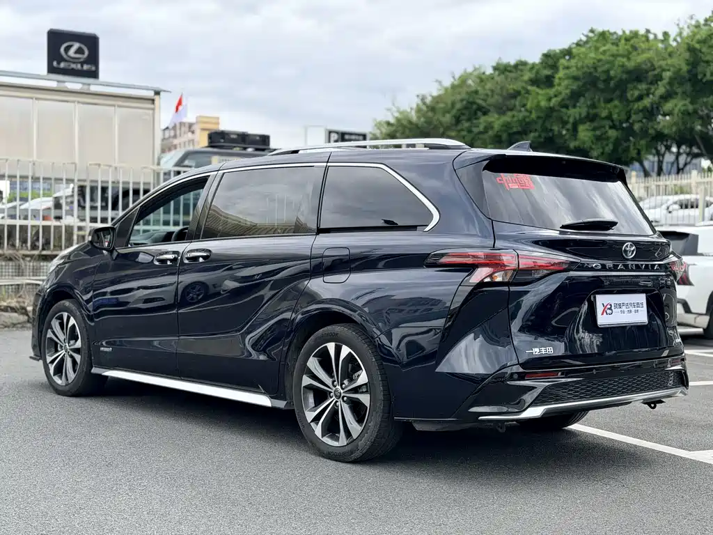 Toyota Granvia — миниатюра 5
