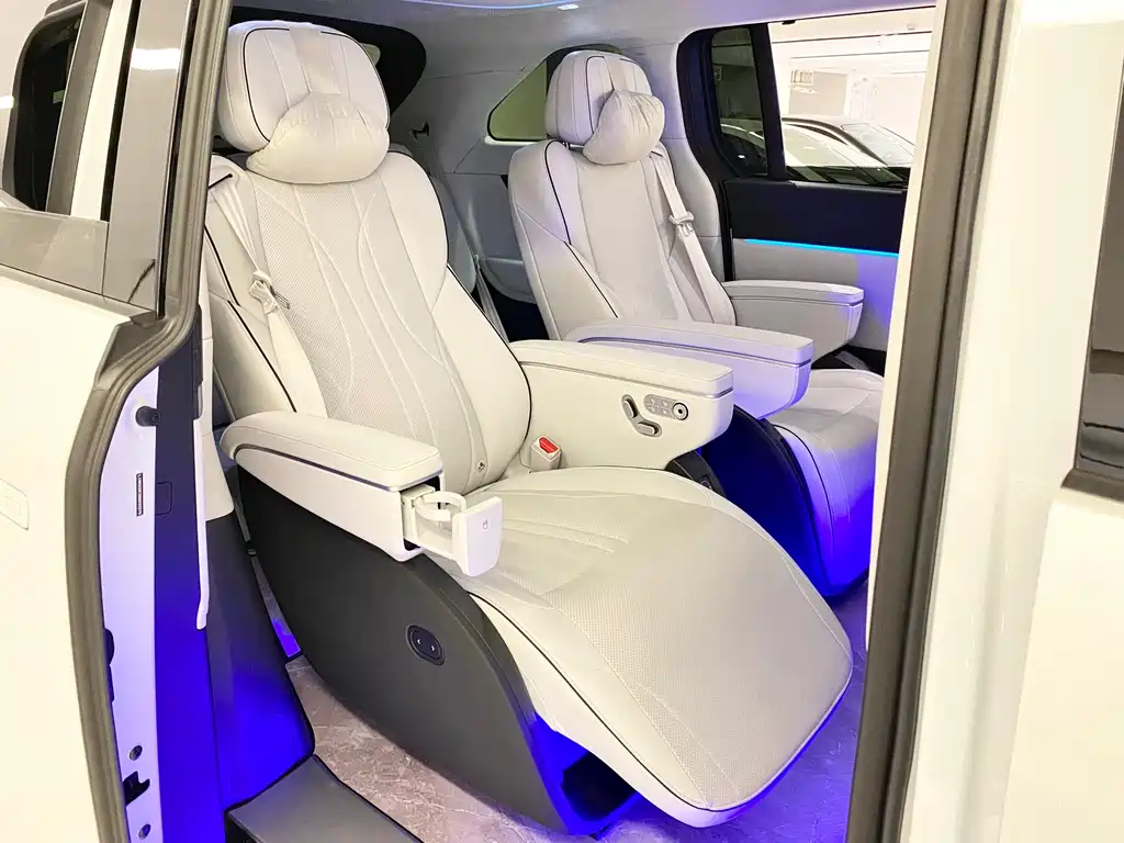 XPeng X9 — миниатюра 16