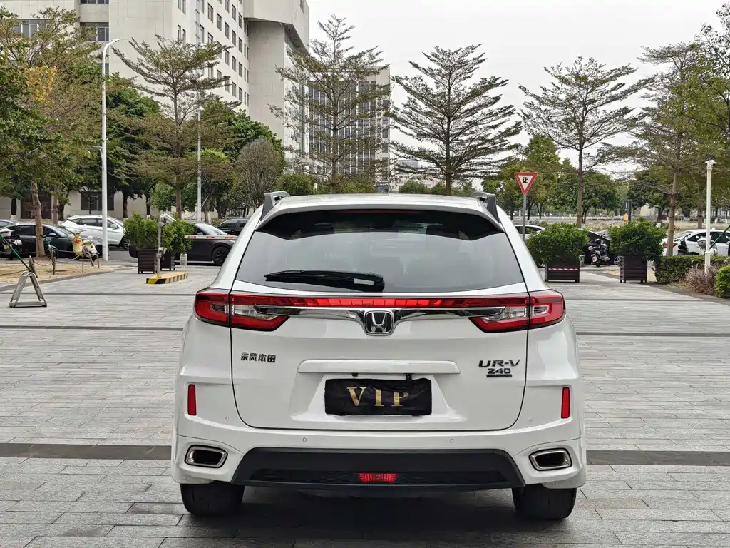 HONDA UR V