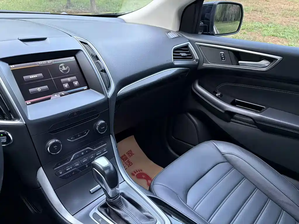 Ford Edge — миниатюра 16