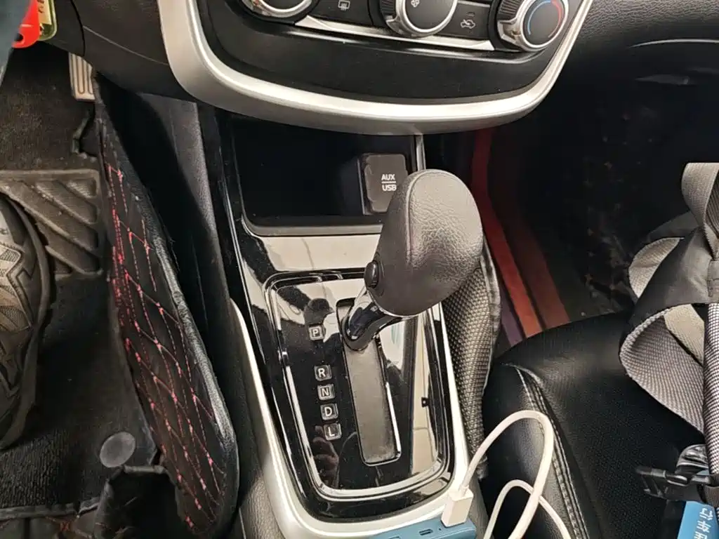 Nissan Tiida — миниатюра 14
