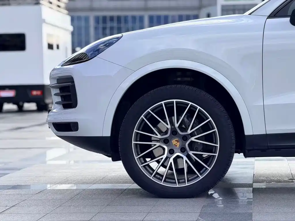Porsche Cayenne — миниатюра 3