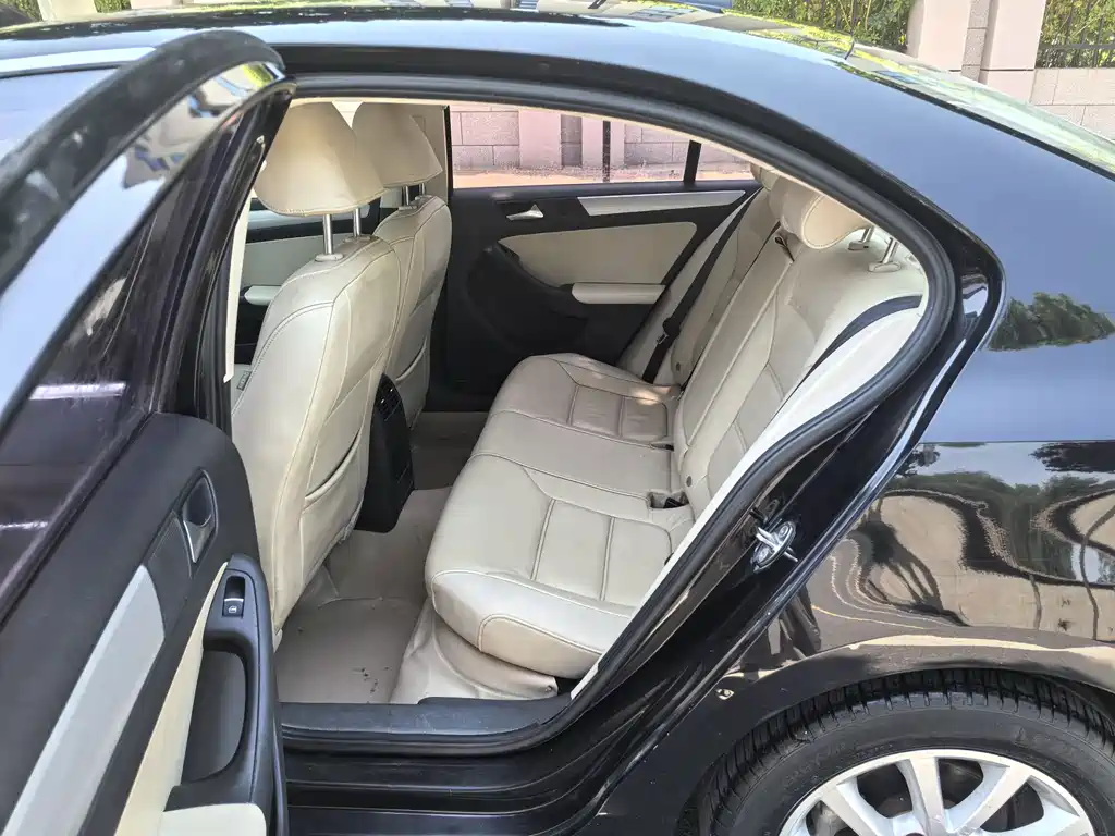 Volkswagen Sagitar 2012 1.4TSI AT Luxury