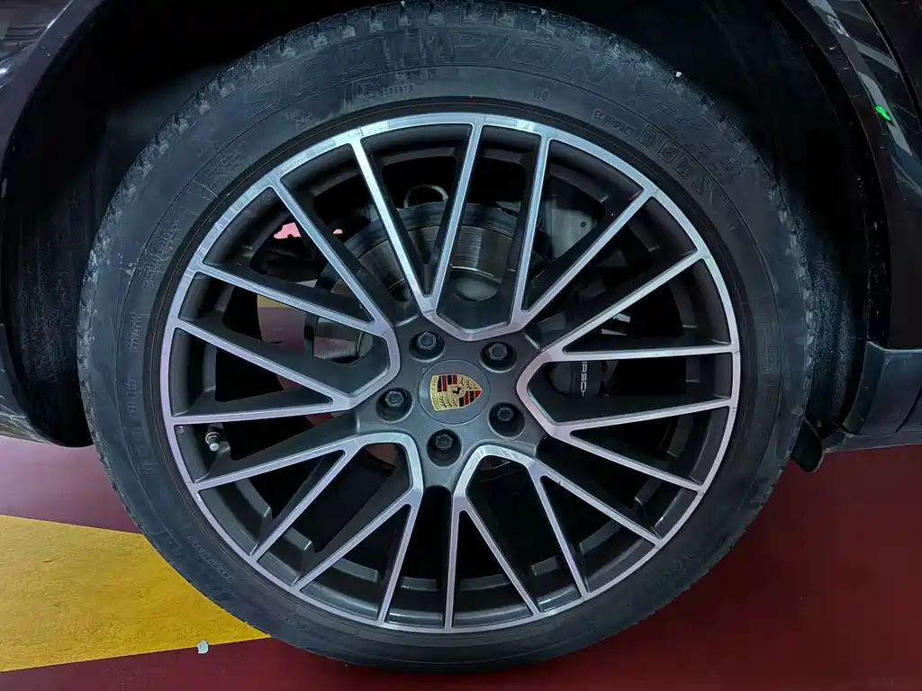 Porsche Cayenne — миниатюра 4