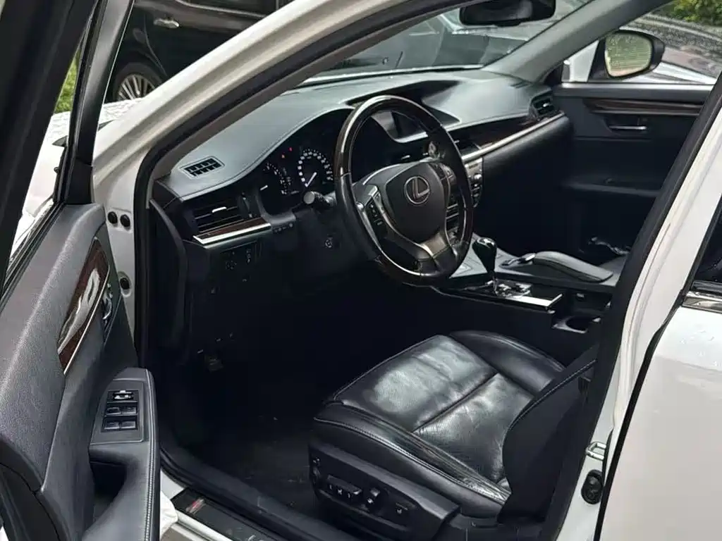 Lexus ES — миниатюра 5