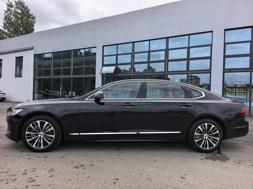 Volvo S90 2025 B5 Luxury