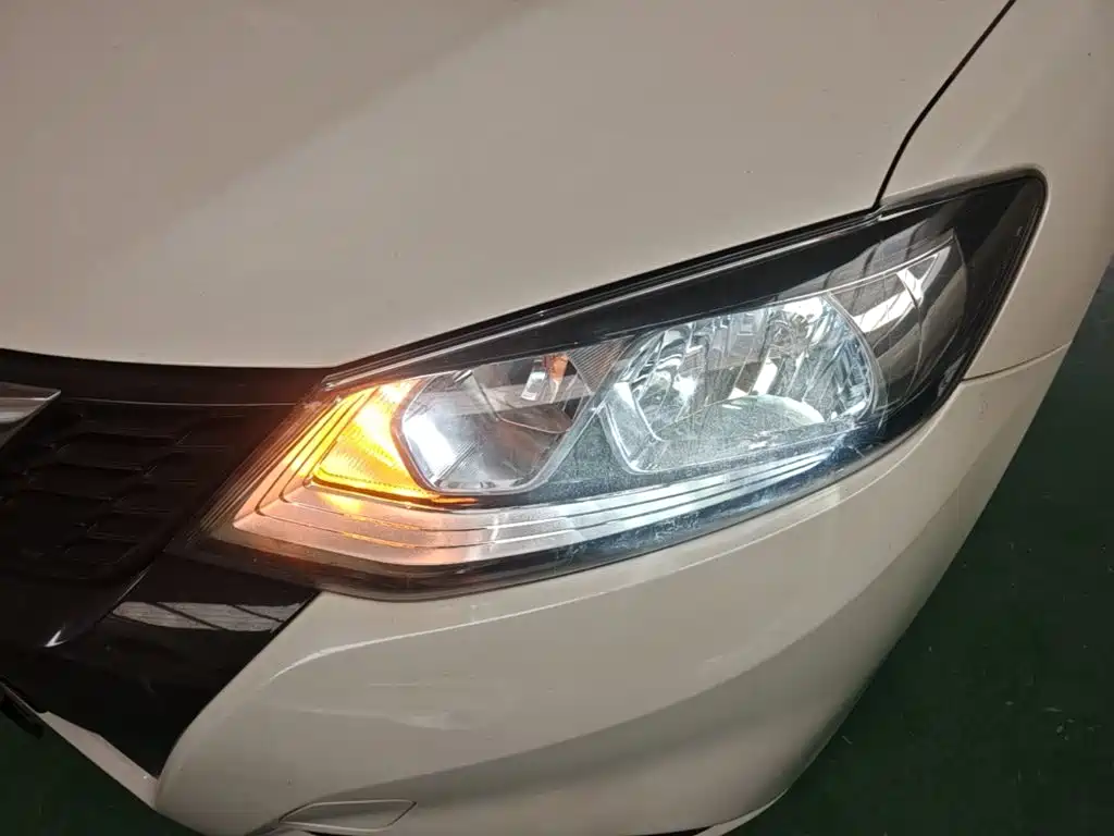 Nissan Tiida — миниатюра 18