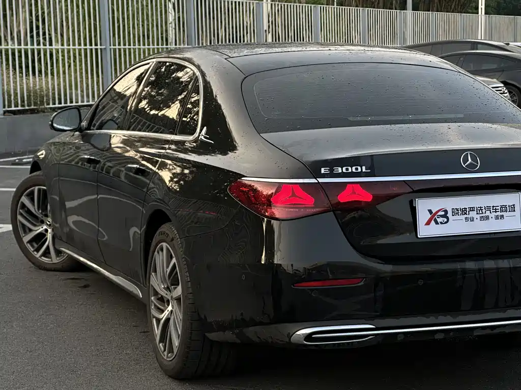 Mercedes-Benz E-Class — миниатюра 7