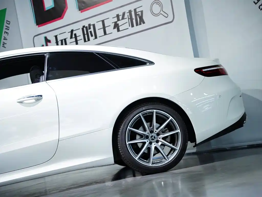 Mercedes-Benz E-Class (Import) — миниатюра 9
