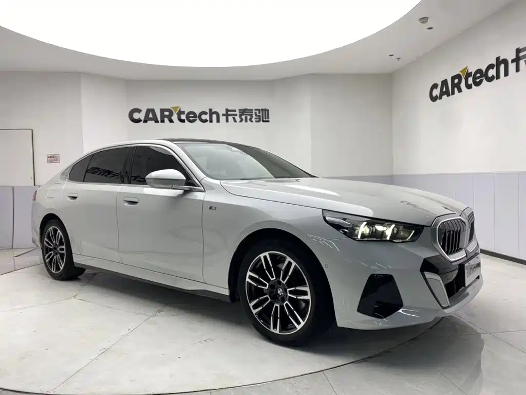 BMW 5 Series — миниатюра 2