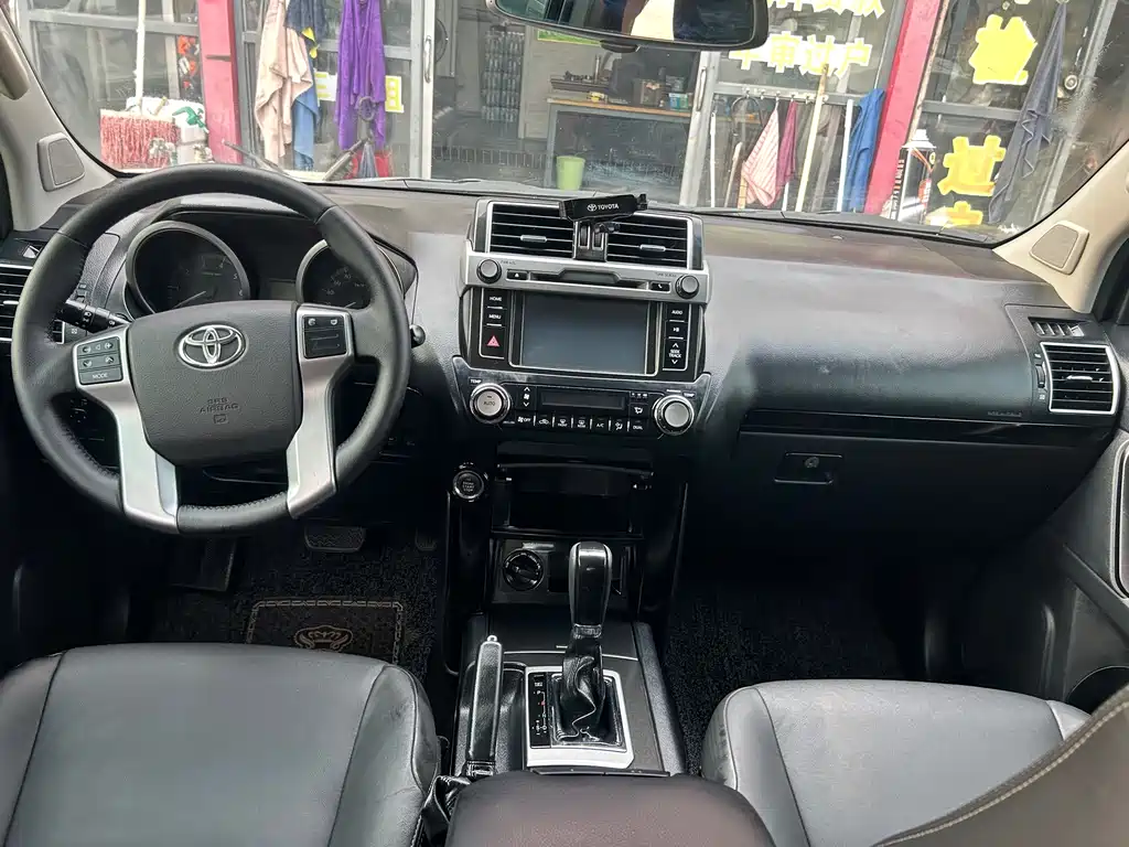 Toyota Land Cruiser Prado 2016 2.7L AT Standard