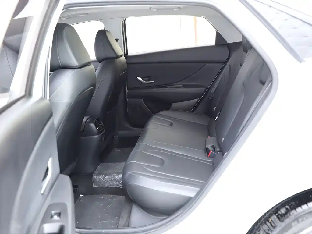 Hyundai Elantra — миниатюра 12