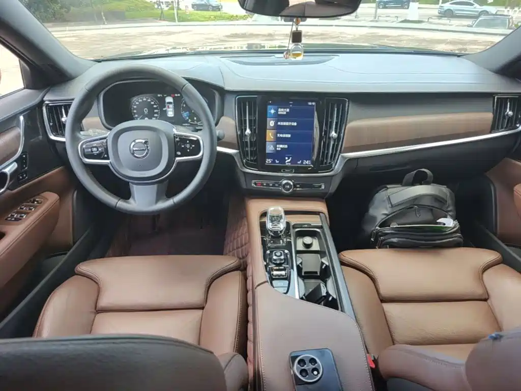 Volvo S90 — миниатюра 10