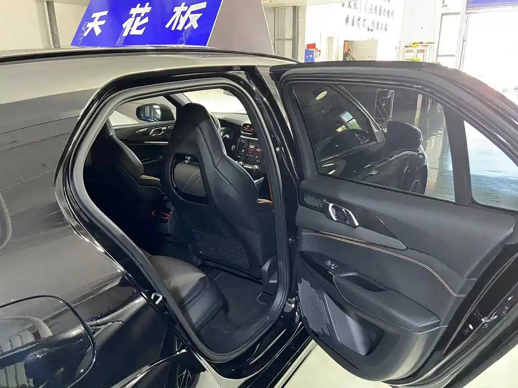 LYNK & CO. 02 HATCHBACK