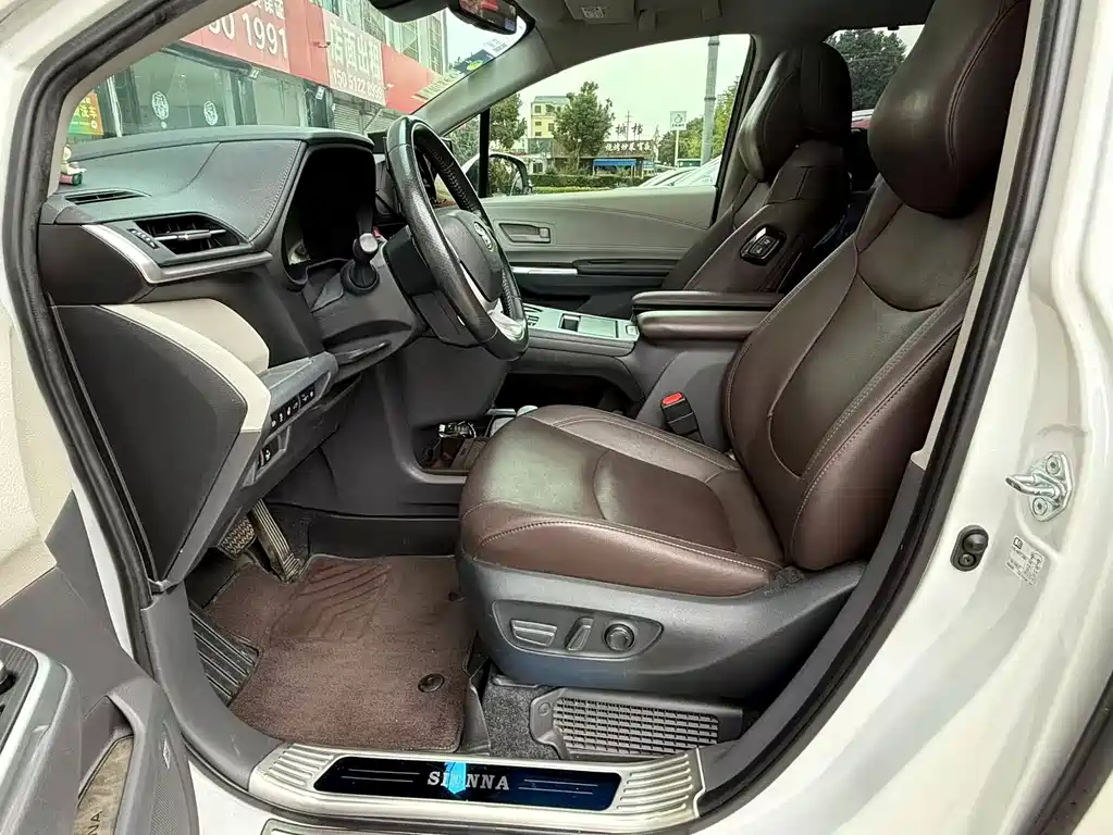 Toyota Sienna — миниатюра 9