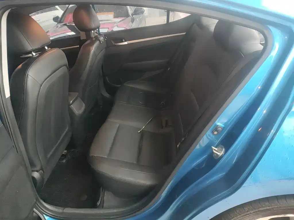 Hyundai Elantra — миниатюра 17