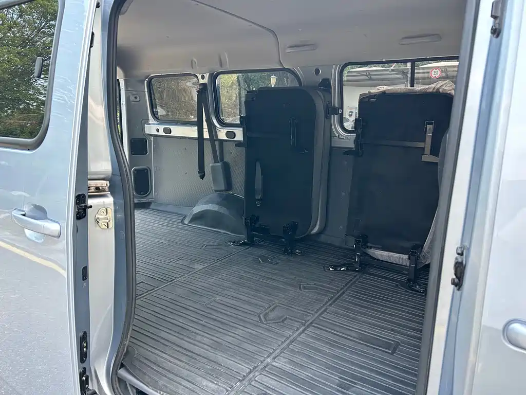 Wuling Yangguang — миниатюра 10