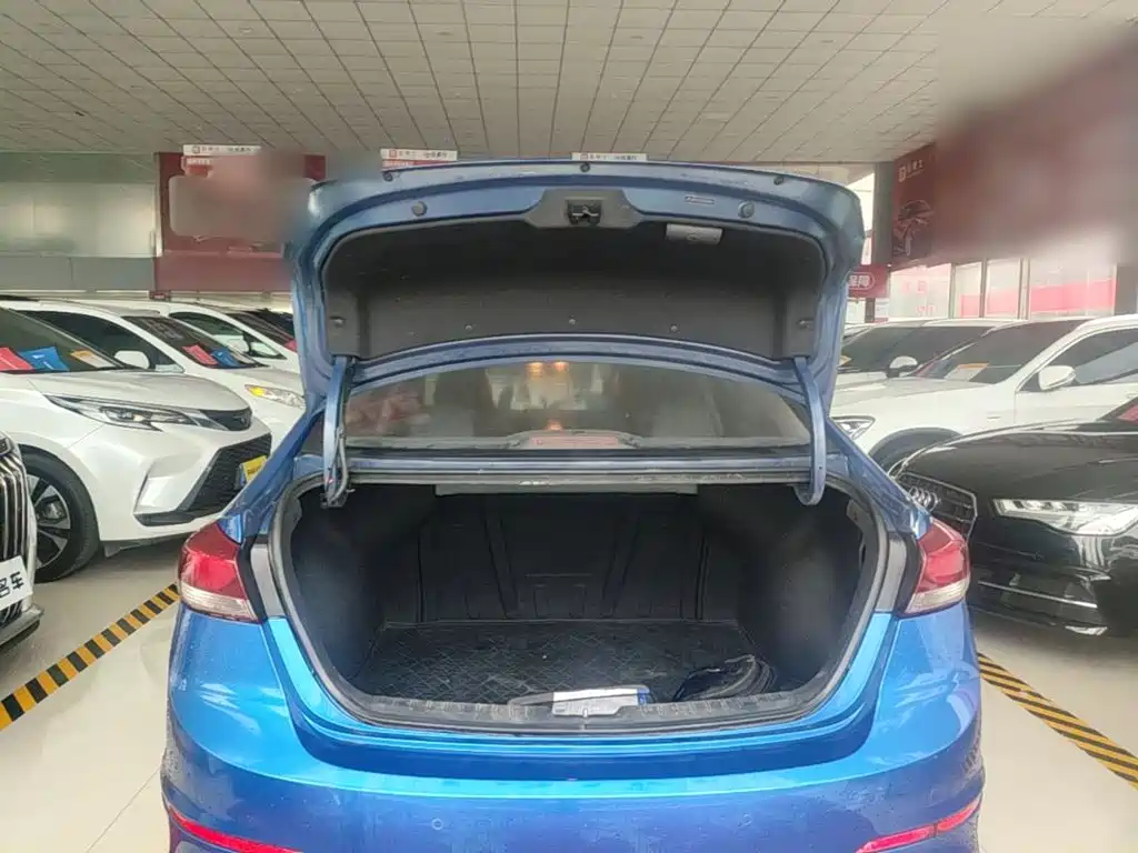 Hyundai Elantra — миниатюра 19