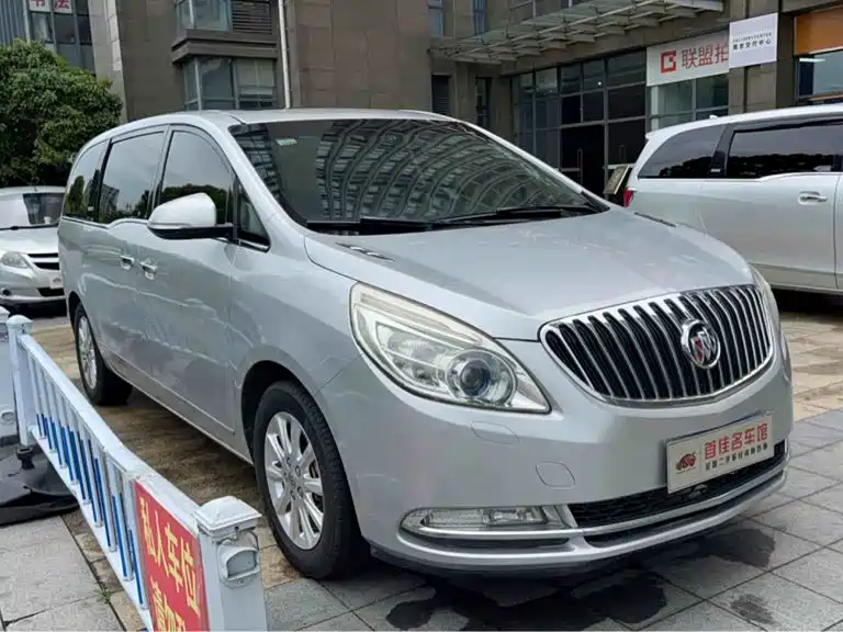 Buick GL8 2013 3.0L XT Luxury Flagship