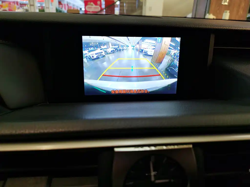 Lexus IS 2017 300 Lead