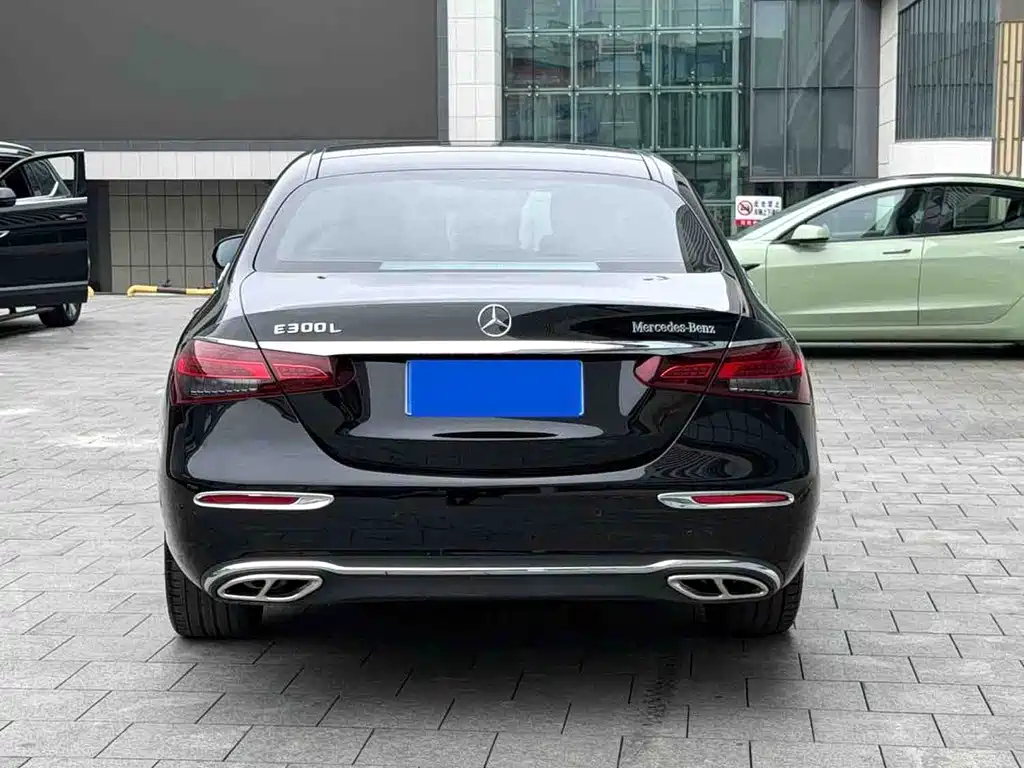 Mercedes-Benz E-Class — миниатюра 2