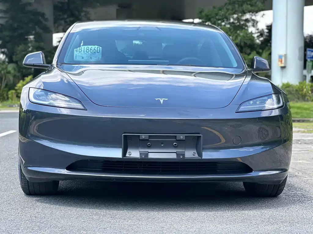 Tesla Model 3 — миниатюра 2