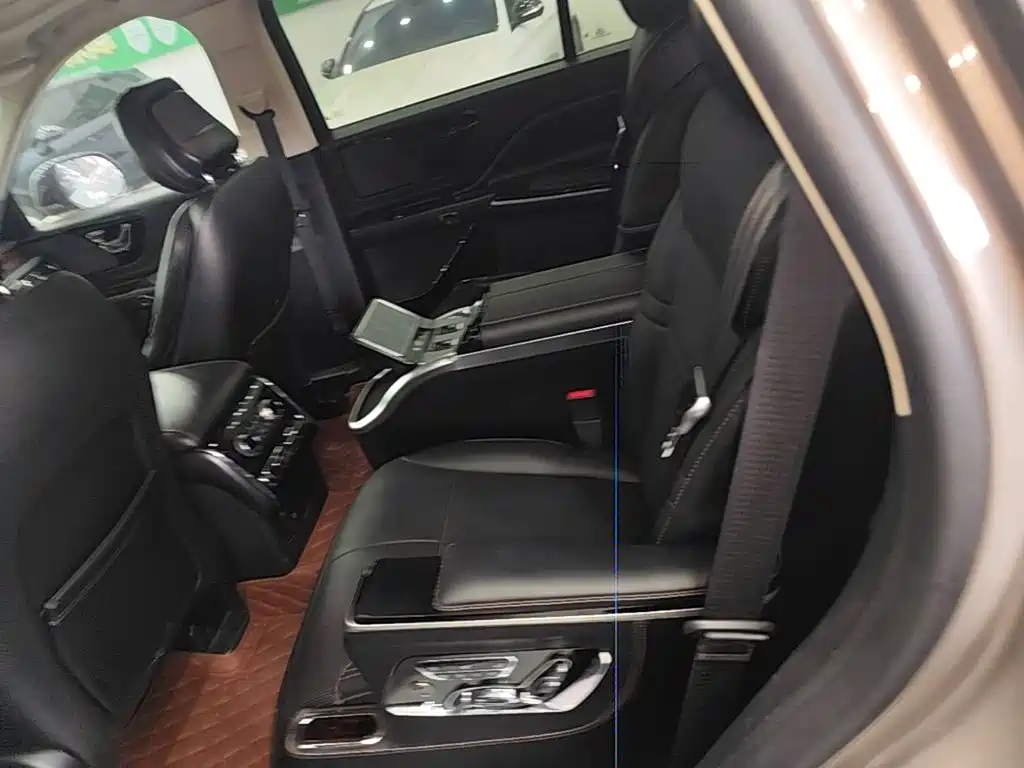Lincoln Aviator (Import) — миниатюра 17