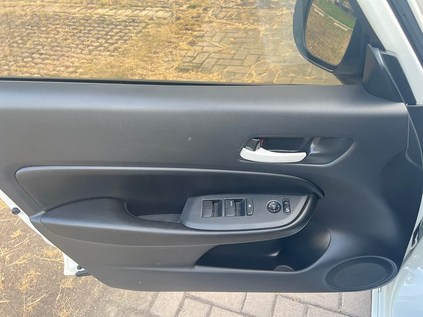 Honda Fit 1.5 л 2022 г. Белый, пробег 40000 км