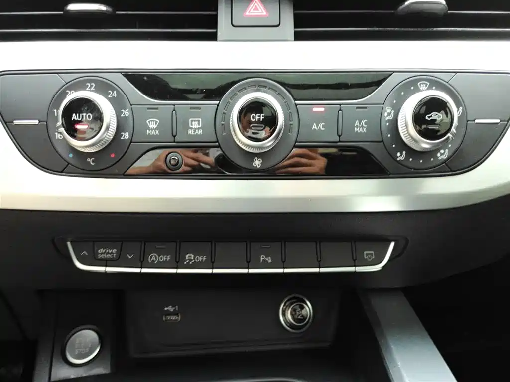 Audi A4L id 4622368 из Китая 12