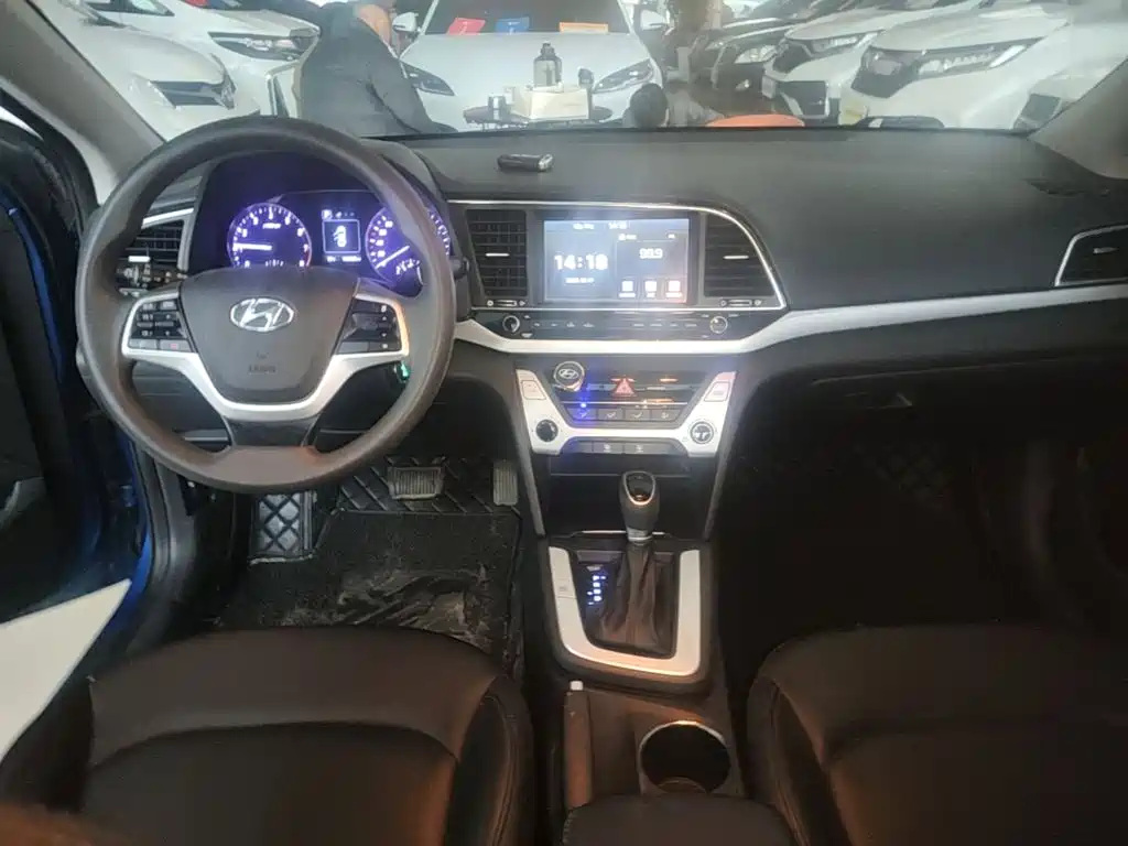 Hyundai Elantra — миниатюра 10
