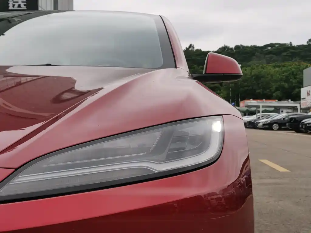 Tesla Model 3 — миниатюра 10