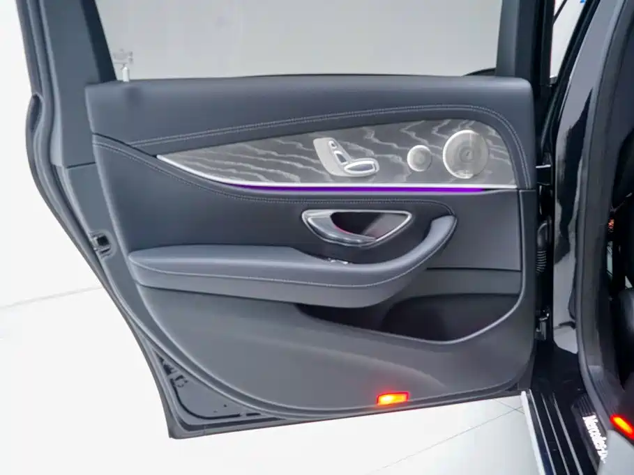 Mercedes-Benz E-Class — миниатюра 12