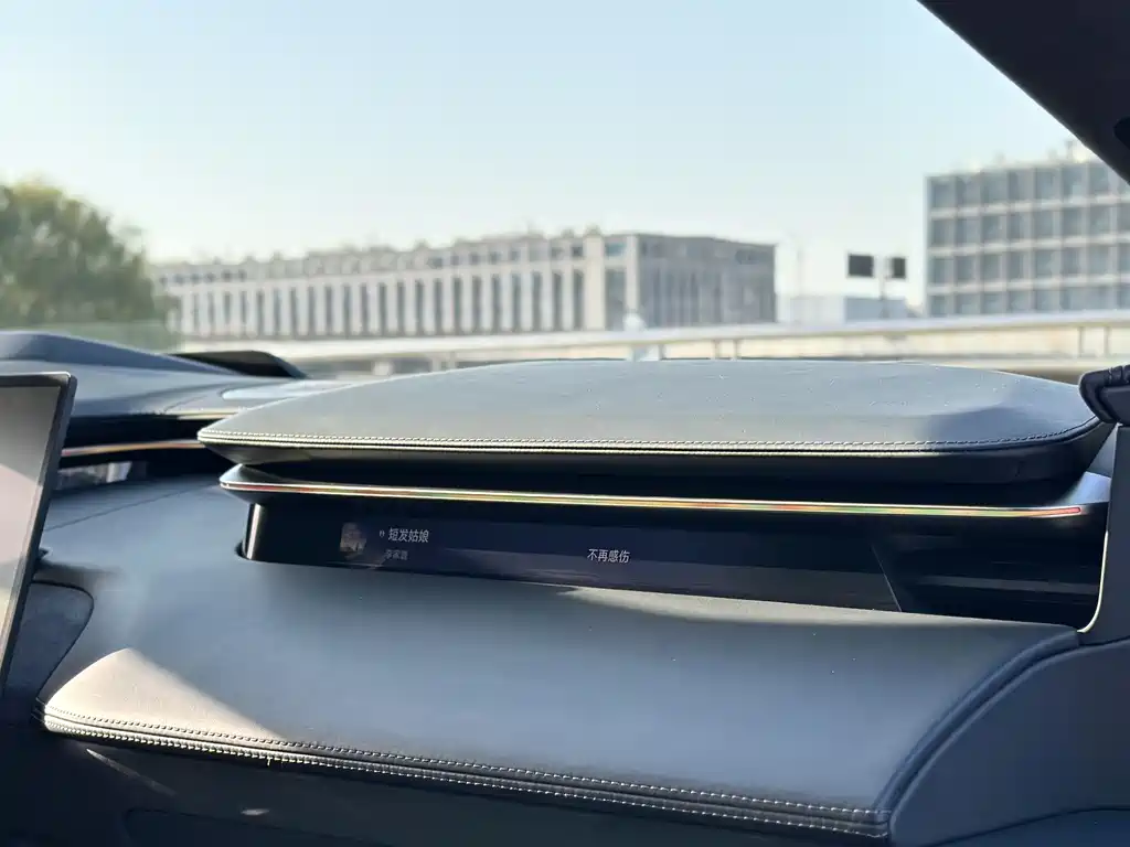 LOTUS SPORTS CAR EMEYA FLOWERS